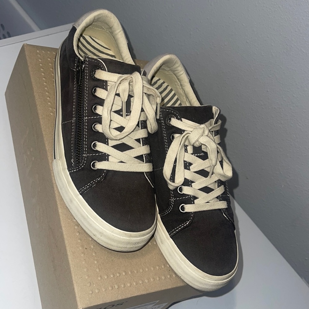TAOS womens shoes
